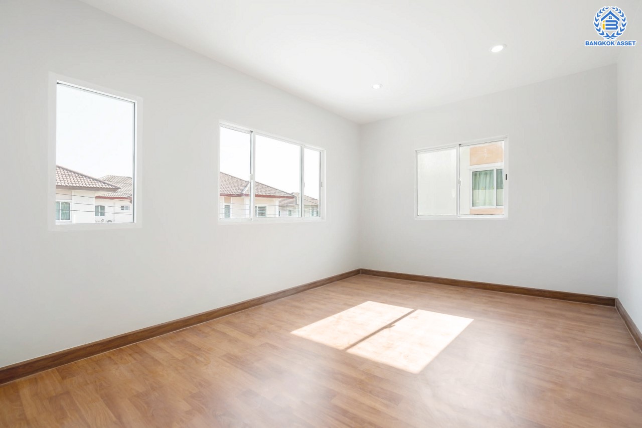 บ้านมือสองตกแต่งใหม่ หลังใหญ่ ดีไซน์ทันสมัย เนื้อที่ 53.8 ตร.ว. ม.ภัสสร14 บางใหญ่-กาญจนาฯ (ซ.กันตนา) รองรับทุกความสุข ฟังก์ชัน 3 ห้องนอน 2 ห้องน้ำ 2 ที่จอดรถ บนทำเลศักยภาพ ใกล้เซ็นทรัลเวสต์เกต ทางด่วน "ศรีรัช" และรถไฟฟ้า "สถานีตลาดบางใหญ่"